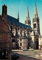 Automobiles - Moulins - Chevet De La Cathédrale Et Anciennes Halles - CPM - Carte Neuve - Voir Scans Recto-Verso - PKW