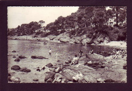 83 - BOULOURIS - ROCHERS EN BORD DE MER - ANIMÉE -  - Boulouris