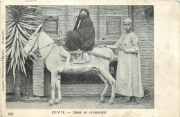 EGYPTE DAME EN PROMENADE - Persone