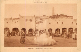 ALGERIE  GHARDAIA FANTASIA SUR LA GRANDE PLACE - Ghardaia