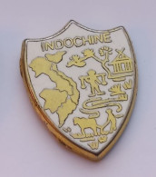 PP86 Pin's Armée Militaire Régiment D'INDOCHINE Zamac Signé Decat  Achat Immédiat - Militari