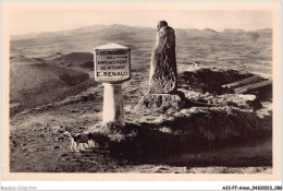 AJCP7-0668- AVION - LE MONUMENT COMMEMORATIF DE L'ATTERRISSAGE DE L'AVIATEUR RENAUX AU SOMMET DU PUY-DE-DOME - 1914-1918: 1st War