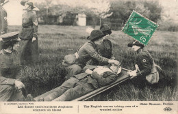 MILITARIA - Guerre - Les Dames Ambulancières Anglaises Soignant Un Blessé - Animé - Carte Postale Ancienne - Andere Kriege