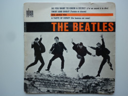 The Beatles 45Tours EP Vinyle She Loves You / Do You Want To Know Label Bleu - 45 Toeren - Maxi-Single