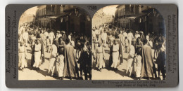 Stereo-Fotografie Keystone View Co., Meadville, Ansicht Bagdad, Throngs Of Moslems And Jews In The Principal Street  - Stereo-Photographie