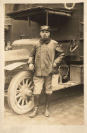 Matériel Militaire , Militaria * Carte Photo * Soldat Régiment Et Son Camion N°173004 * Tenue * Automobile Ww1 - Equipment