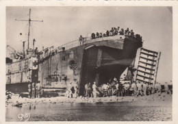 CPSMGF (militaria)debarquement En Normandie  L Equipe De Debarquement Alliée Apporte Sa Propre Jetée (b.bur Theme) - Guerra 1939-45