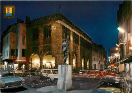 Automobiles - Perpignan - La Loge De Mer Construite En 1397 Remaniée Et Agrandie Au XVIe Siècle - Vue De Nuit - CPM - Ca - PKW