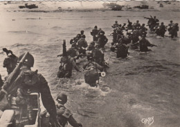 CPSMGF (militaria)debarquement En Normandie Des Troupes Debarquent Sur La Cote Normande (b.bur Theme) - Guerra 1939-45