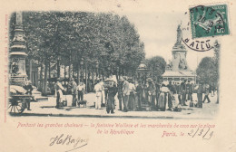 CPA (  Metiers) La Fontaine Wallace  Et Les Marchands De Coco Sur La Place De La Republique  (b.bur Theme) - Fliegende Händler