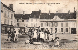 77 LA FERTE GAUCHER - Hotel De Ville Et Grand Bassin  - La Ferte Gaucher