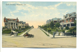 Postcard  (Etats-Unis - Virginia) - ROANOCKE - Clark Avenue Ave SW - Animation, Voiture Ancienne, Old Car - Around 1910 - Autres & Non Classés