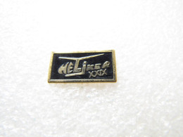 PIN'S       HÉLICOPTÈRE  HELIKER XXIX - Aviones