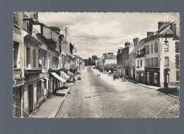 CPA - 27 - Pacy-sur-Eure - Rue Edouard Isambart - Circulée En 1955 (plis Aux Coins) - Pacy-sur-Eure