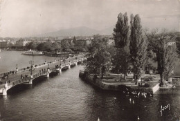 SUISSE - Genève - L'Ile JJ Rousseau Le Lac Et Le Pont Du Mont Blanc - Carte Postale - Genève