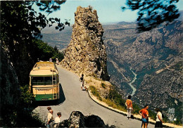 Automobiles - Bus - Autocar - Les Gorges Du Verdon - Le Cirque De Vaumale Vu De La Source - Carte Neuve - CPM - Voir Sca - Bus & Autocars