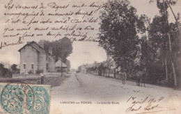 E5-89) LAROCHE SUR YONNE - LA  GRANDE ROUTE -  ANIMEE - ATTELAGE -  EN 1904   - Laroche Saint Cydroine