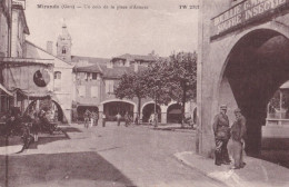 E15-32) MIRANDE (GERS)  UN COIN DE LA PLACE D ' ASTARAC - ANIMEE - HABITANTS - (  2 SCANS ) - Mirande