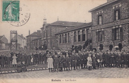 77) REBAIS - LES ECOLES - ANIMEE - HABITANTS - ECOLIERS  -  EN 1913    - Rebais