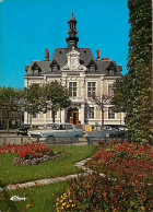 03 - Commentry - L'Hôtel De Ville - Automobiles - Fleurs - CPM - Voir Scans Recto-Verso - Commentry