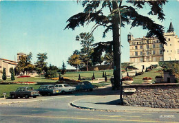 Automobiles - Saint Priest - Jardin Public. A Droite Le Château Des Comtes De Saint-Priest. A Gauche L'Eglise - CPM - Ca - PKW