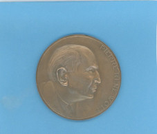 MÉDAILLE - PIERRE RENÉ WOLF JOURNALISTE -ROUEN -BRONZE -67mm - 135 GR -ND -GRAVEUR -J.H COËFFIN .(1906-73) - Professionals/Firms