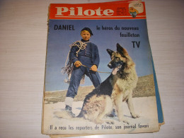 PILOTE 106 02.11.61 UNIFORME Du FACTEUR FOOTBALL PIERRE BERNARD GARDIEN BUT - Pilote