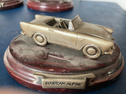 EXEMPLAIRE NEUF !!! La SUNBEAM ALPINE  Est Une Voiture De Sport Des Années 1950 Produite Par La Marque Suivant La - Beperkte Oplage En Curiosa - Alle Merken