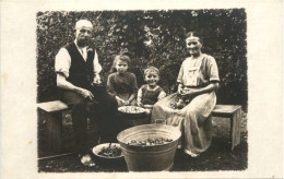 Familie Schneidet Äpfel - Cultivation