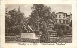 Harburg - Ringkämpfer Denkmal - Harburg