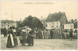 27 LE NEUBOURG. La Halle Place Du Vieux Château 1918 Hôtel Du Soleil D'Or - Le Neubourg