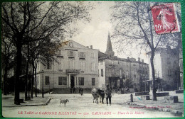 CPA 82 CAUSSADE Animée PLACE DE LA MAIRIE Paysan Et Paire De Boeufs . TARN ET GARONNE . Phototypie Tarnaise POUX - Caussade