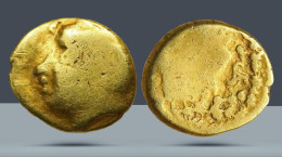 Quart De Statère D'or Au Triskèle Et à La Tête à Gauche , Centre-est Gaule - Gallië