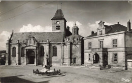 D5048 Marines L'église Et L'hôtel De Ville - Marines