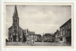 CP 61 BRIOUZE La Place Du Marché Et L'église - Briouze