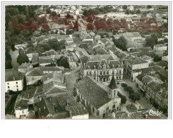 16.MANSLE.VUE AERIENNE.L'EGLISE ET L'HOTEL DE VILLE.CPSM. - Mansle