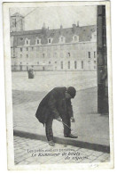 Carte Postale  :  Les Petits Métiers  Parisiens  : Le Ramasseur De Bouts De Cigarettes - Lots, Séries, Collections