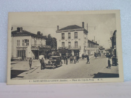 L 5298 CPA - 40 SAINT SEVER SUR ADOUR - PLACE DU CAP DU POUY - ANIMATION. AUTOS - Saint Sever