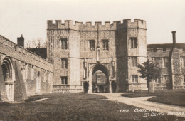 Postcard - The Gateway - St Osyth Priory - Posted But Date Stamp Unreadable Has 1penney Red Stamp - 1930's - Very Good  - Non Classificati