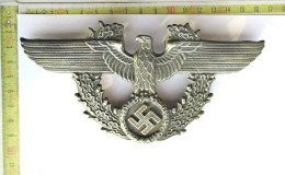 0404 08 - LADE D - WW2 Duitse Politie Shako Helm Badge - Insigne De Casque Shako De La Police Allemande - 1939-45