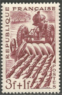 338 France Yv 823 Agriculteur Farmer Tracteur Tractor Labourage Plowing MNH ** Neuf SC (823-1c) - Agricultura