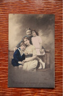 Carte Photo D'une Famille Réunie - Philosophy