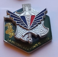 M66 Pin's Armée Militaire 1er RCP CCS Paris Arc De Triomphe En 3D La Victoire Au Bout De L'épée Achat Immédiat - Army