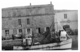 17 SAINT MARTIN DE Ré Photo 1960 Bateau Le "tient Ta Promesse" Avec Une Voiture Tombée (Scan R/V) N°   50   \OA1042 - Saint-Martin-de-Ré