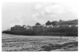 17 SAINT MARTIN DE Ré Photo 1985  Les Remparts à Marée Basse  (Scan R/V) N°   34   \OA1042 - Saint-Martin-de-Ré