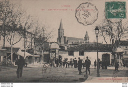 L19-11) CASTELNAUDARY (AUDE) LA PLACE ET L ' EGLISE - ANIMEE - HABITANTS - EN 1914 - Castelnaudary