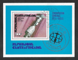 SD)1970 CENTRAL AFRICAN R.  SPACE SERIES, US - USSR SPACE COOPERATION "APOLLO - SOYUZ", SOUVENIR SHEET, CTO - Autres - Afrique