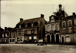 53-LASSAY..PLACE DE LA MAIRIE ...CPSM GRAND FORMAT - Lassay Les Chateaux