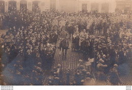 M18-57) SAINT - AVOLD - CARTE PHOTO - PLACE DE LA VICTOIRE - LES TROUPES - MILITAIRES - CAVALERS - MILITARIA ( 3 SCANS ) - Saint-Avold