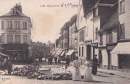 I4-76) NEUFCHATEL EN BRAY - PLACE DES BOUCHERIE - TRAVAUX - PAVAGE - PHARMACIE - HABITANTS - EN 1908 -  (2 SCANS ) - Neufchâtel En Bray